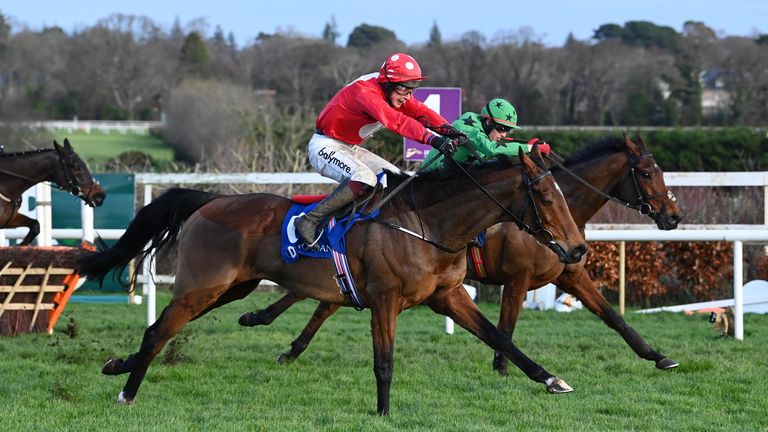 Home By The Lee and JJ Slevin (red) win the Jack de Bromhead Christmas Hurdle