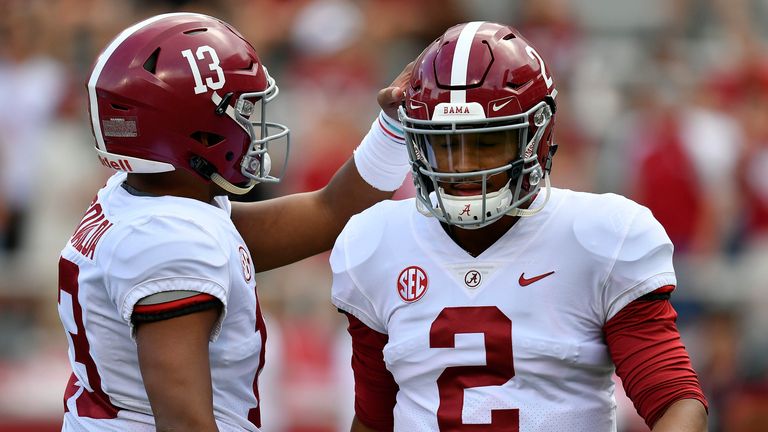 Tua Tagovailoa (L) replaced Jalen Hurts (R) as the starting quarterback for Alabama