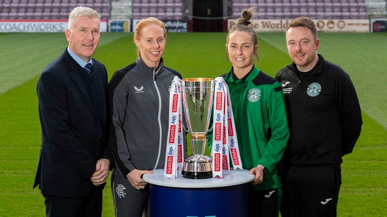 EDINBURGH, SCOTLAND - DECEMBER 07: Rangers Kathryn Hill  and Hibernian&#39;s Joelle Murray with Rangers manager Malky Thomson (L) and Hibernian manager Dean Gibson (R) during a Sky Sports Cup Final media event at Tynecastle, on December 07, 2022, in Edinburgh, Scotland. (Photo by Paul Devlin / SNS Group)