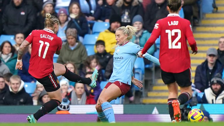 Leah Galton scores for Man Utd