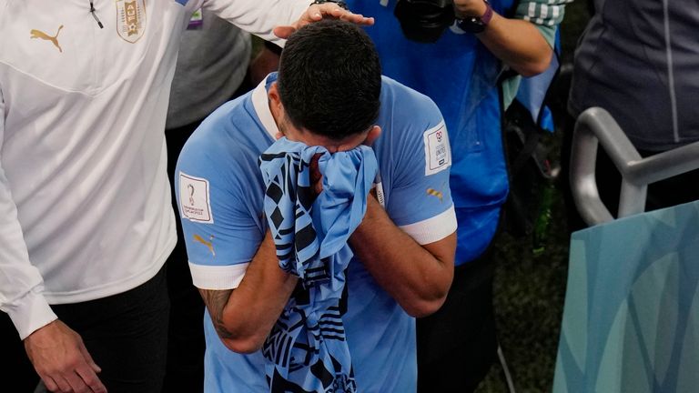 Луис Суарес се разплака след отпадането на Уругвай от Световното първенство