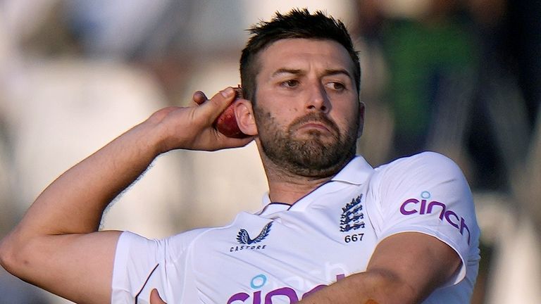 England&#39;s Mark Wood bowls during the third day of the second test cricket match between Pakistan and England, in Multan, Pakistan, Sunday, Dec. 11, 2022. (AP Photo/Anjum Naveed)