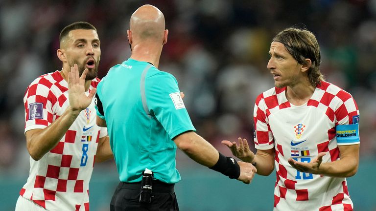 Referee Anthony Taylor (C) in discussion with Croatia's Mateo Kovacic and Luka Modric