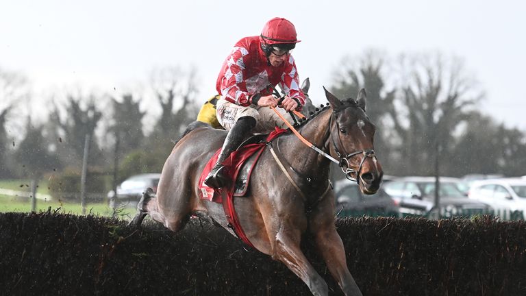 Mighty Potter and Jack Kennedy win the Bar One Racing Drinmore Novice Steeplechase 