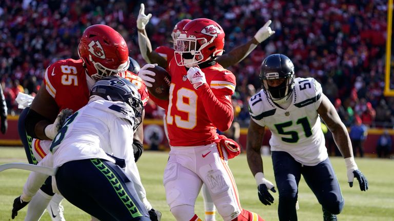 Kadarius Toney Kansas City Chiefs Unsigned Super Bowl LVII Champions  Scoring a Touchdown Photograph