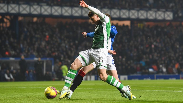 GLASGOW, SCOTLAND - DECEMBER 15: Hibs' Kevin Nisbet scores to make it 2-1 during a cinch Premiership match between Rangers and Hibernian at Ibrox Stadium, on December 15, 2022, in Glasgow, Scotland.  (Photo by Craig Foy / SNS Group)