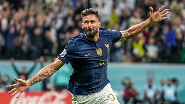 Olivier Giroud viert feest na het scoren van het tweede doelpunt van zijn team