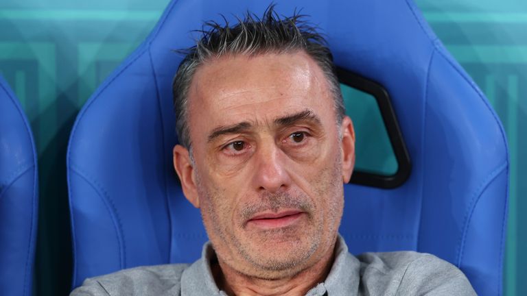 05 December 2022, Qatar, Doha: Soccer, World Cup, Brazil - South Korea, Final round, Round of 16, Stadium 974, South Korea's coach Paulo Bento before kick-off. Photo by: Tom Weller/picture-alliance/dpa/AP Images