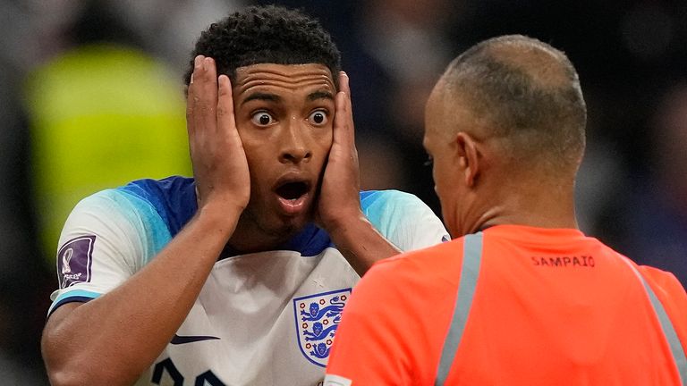 England&#39;s Jude Bellingham reacts in front of referee Wilton Sampaio during the World Cup quarterfinal