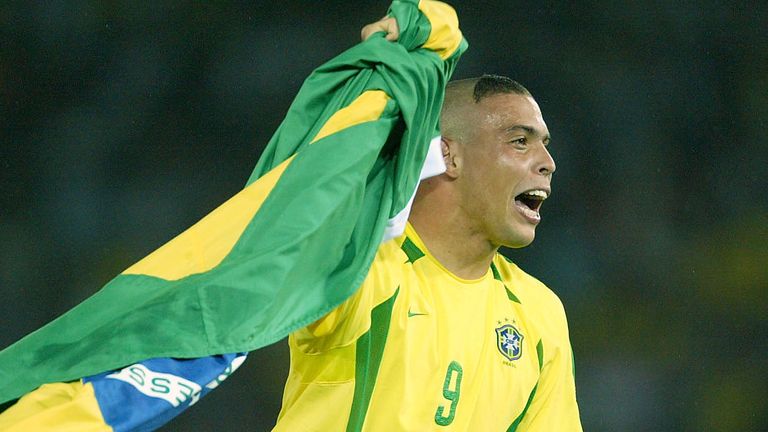2002 FIFA World Cup held in South Korea and Japan, finale June 30th 2002, Germany vs. Brazil 0:2, Cheering, Brazil won the World Cup, Vampeta is carrying Ronaldo on his shoulders in the stadium. Photo by: Markus Ulmer/picture-alliance/dpa/AP Images