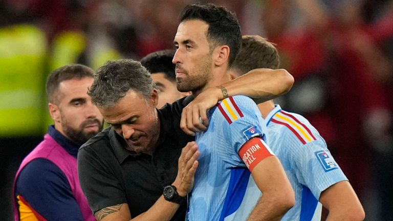 Luis Enrique consoles Sergio Busquets after the game