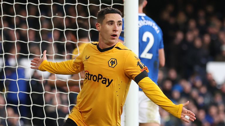 Daniel Podence celebrates after equalising for Wolves at Goodison Park