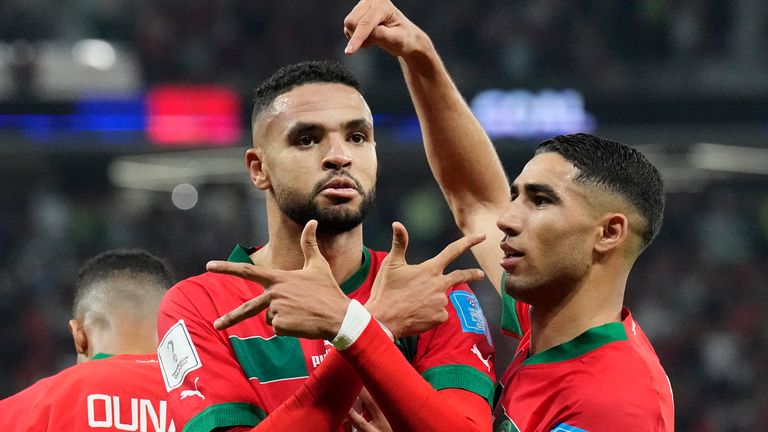 Youssef En-Nesyri dari Maroko merayakan setelah mencetak gol pertama timnya