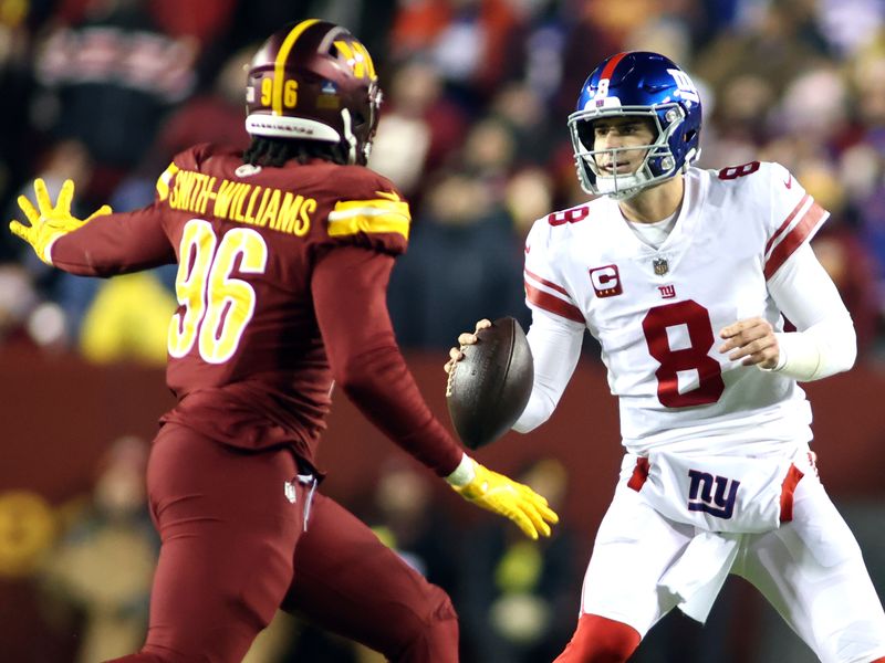 New York Giants defensive end Kayvon Thibodeaux (5) reacts against the  Washington Commanders during an NFL football game Sunday, Dec. 4, 2022, in  East Rutherford, N.J. (AP Photo/Adam Hunger Stock Photo - Alamy