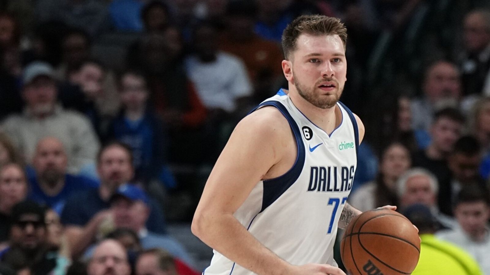 Luka Doncic finds Christian Wood with stylish no-look dime! | NBA News ...