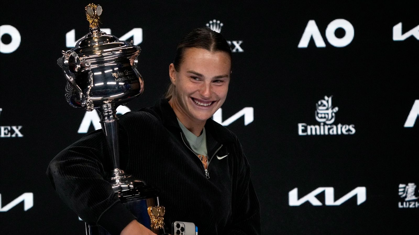 Арина Соболенко говорит, что пропустить Уимблдон было «трудно», но празднует победу на Открытом чемпионате Австралии пиццей и сладостями |  Новости тенниса