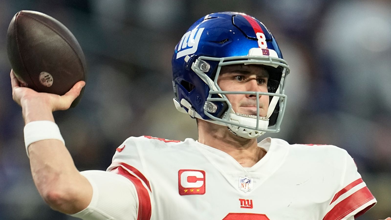 Fresh off their first playoff win in 11 years, Daniel Jones and the GMen  look to build on last season's success! 🗽 I caught up with a…