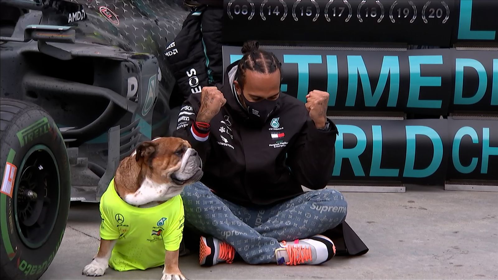 Flashback: Lewis Hamilton's record-equalling title moment | F1 News