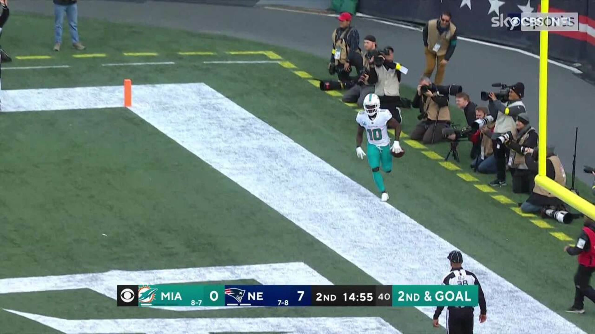 Hill shows off agility and gymnastics skills for Dolphins TD!
