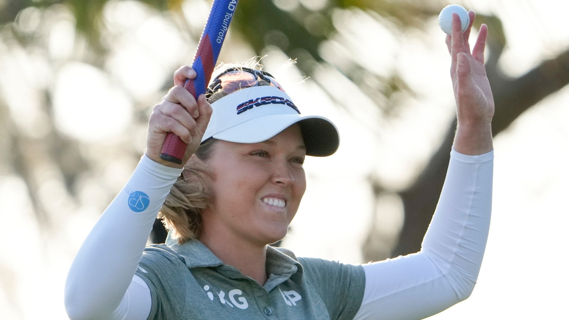 Henderson holds off Hull to win LPGA season-opener