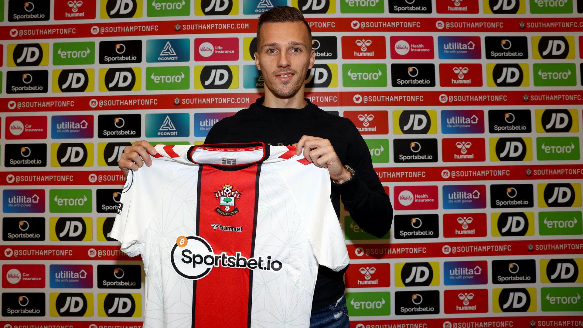 Southampton complete £8m deal for forward Orsic