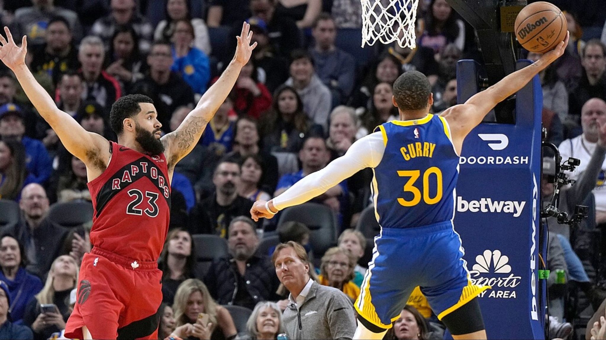 Warriors pick apart Raptors in 129-117 win