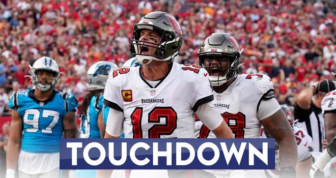 Tom Brady throws four TDs as Buccaneers clinch first playoff spot