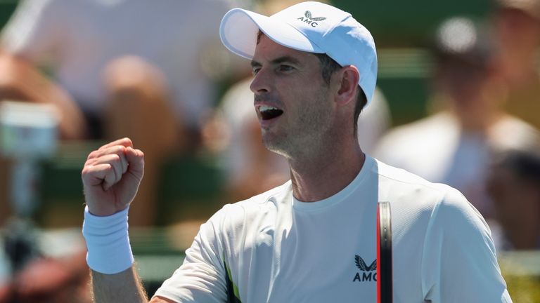 Reaksi Andy Murray setelah mengalahkan Zhang Zhizhen dari China di Kooyong Classic di Melbourne (Associated Press)