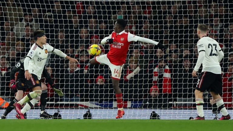 Eddie Nketiah scores Arsenal&#39;s winner in their 3-2 victory over Manchester United