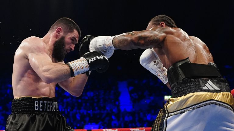 Artur Beterbiev bertemu Anthony Yarde di tengah ring