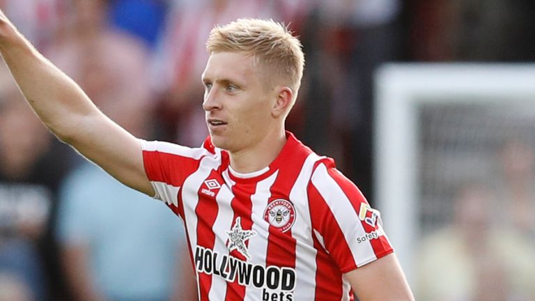 Brentford&#39;s Ben Mee celebrates after he scored a goal during the English Premier League soccer match between Brentford and Wolverhampton Wanderers, at the Gtech Community Stadium in London, Saturday, Oct. 29, 2022. (AP Photo/Steve Luciano)