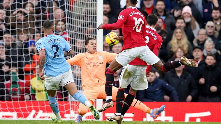 Manchester United&#39;s Bruno Fernandes equalises