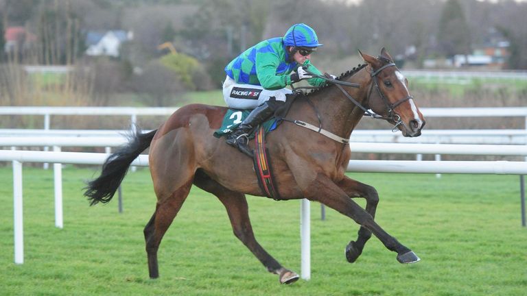 Carefully Selected beat Dunboyne in a thrilling finish to the Thyestes