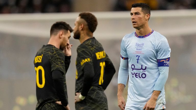L'ultimo Messi contro Ronaldo finisce 5-4: apre la Pulce, doppietta di CR7,  poi il PSG batte la selezione saudita - Eurosport