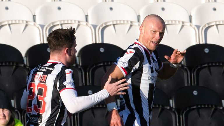 PAISLEY, SCOTLAND - JANUARY 28: St Mirren&#39;s Curtis Main (R) celebrates scoring to make it 1-0 during a cinch Premiership match between St Mirren and Motherwell at the SMiSA Stadium, on January 28, 2023, in Paisley, Scotland. (Photo by Craig Foy / SNS Group)