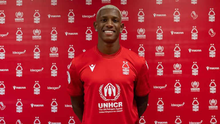 Nottingham Forest have announced signing of midfielder Danilo from Palmeiras 