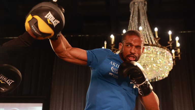 BOXXER WEMBLEY PROMOTION.OPEN WORK OUTS.GLAZIERS HALL,.LONDON.PIC LAWRENCE LUSTIG.DAN AZEEZ PERFORMS A PUBLIC WORKOUT AHEAD OF HIS FIGHT ON PROMOTER BEN SHALOMS BOXXER SHOW AT  OVO WEMBLEY ARENA ON SATURDAY MARCH 26TH LIVE ON SKY SPORTS.