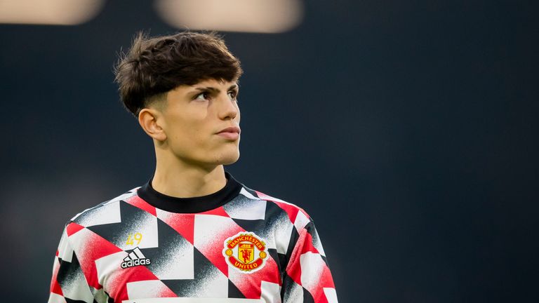 Man Utd teenager Alejandro Garnacho close to signing new contract - Paper Talk - Sky Sports