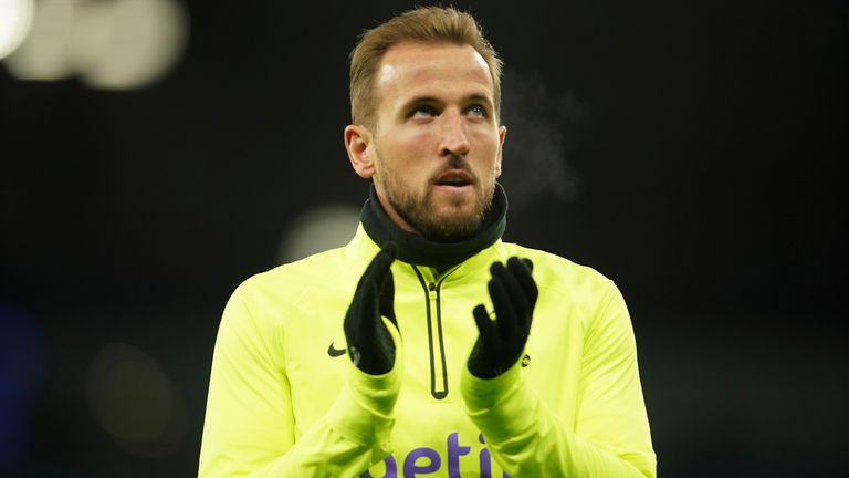 Tottenham&#39;s Harry Kane applauds fans before the English Premier League soccer match between Manchester City and Tottenham Hotspur at the Etihad Stadium in Manchester, England, Thursday, Jan. 19, 2023. (AP Photo/Dave Thompson)