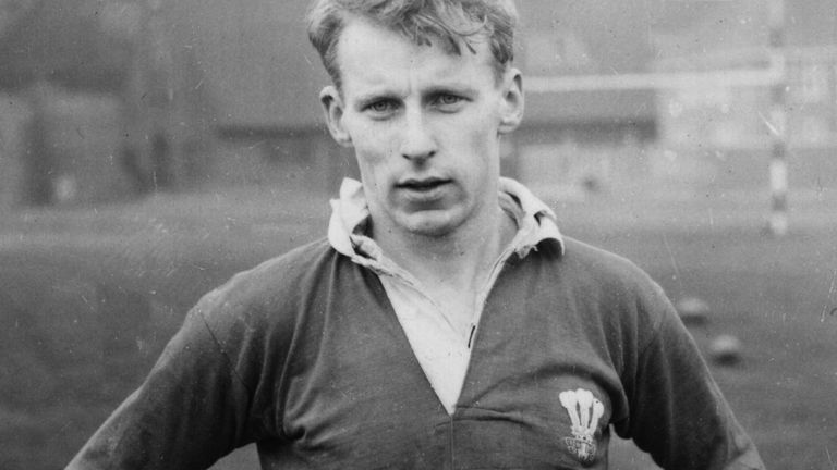 Ken Scotland has died at the age of 86, the Scottish Rugby Union has confirmed