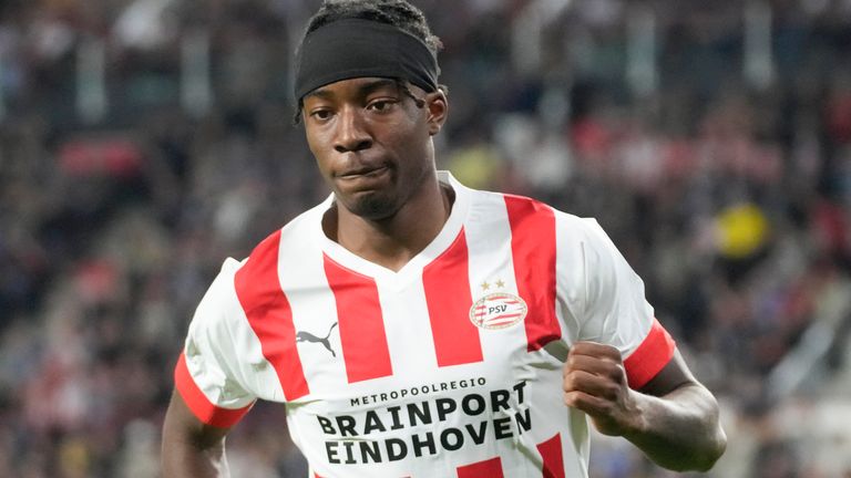 Noni Madueki of England PSV during the UEFA Europa League group soccer match between PSV Eindhoven and Arsenal at Philips Stadium in Eindhoven, Netherlands, Thursday, Oct. 27, 2022. (AP Photo/Peter Dejong)
