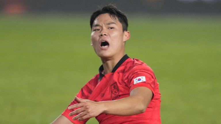 South Korea's Oh Hyeon-gyu reacts after missing a scoring chance during their friendly soccer match between South Korea and Iceland at Hwaseong Sports Complex Main Stadium in Hwaseong, South Korea, Friday, Nov. 11, 2022. (AP Photo/Lee Jin-man)