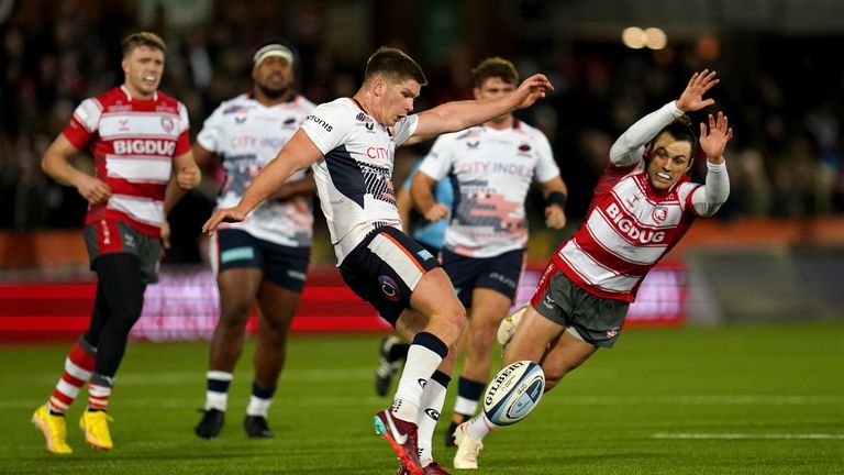 Farrell clears the ball as  Gloucester's Ben Meehan attempts to block