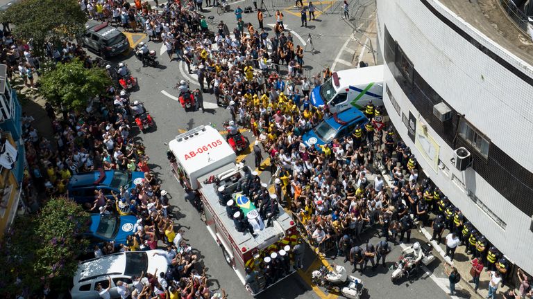 Pele's coffin was taken to its final resting place through the Santos streets on top of a fire engine