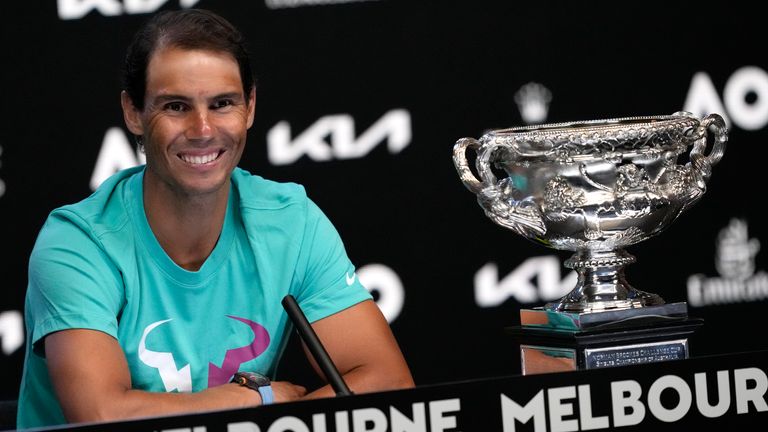 Rafael Nadal dari Spanyol tersenyum saat konferensi pers menyusul kemenangannya atas Daniil Medvedev dari Rusia pada final tunggal putra kejuaraan tenis Australia Terbuka di Melbourne, Australia, Senin dini hari, 31 Januari 2022. (AP Photo/ Simon Baker)
