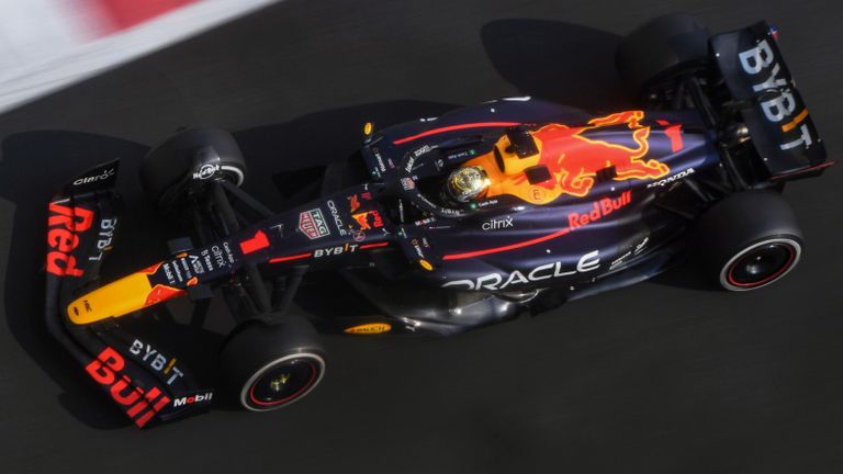 YAS MARINA CIRCUIT, UNITED ARAB EMIRATES - NOVEMBER 22: Max Verstappen, Red Bull Racing RB18 during the Abu Dhabi November testing at Yas Marina Circuit on Tuesday November 22, 2022 in Abu Dhabi, United Arab Emirates. (Photo by James Sutton / Sutton Images)