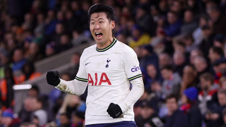 Heung-min Son celebrates after scoring Tottenham&#39;s fourth goal at Crystal Palace