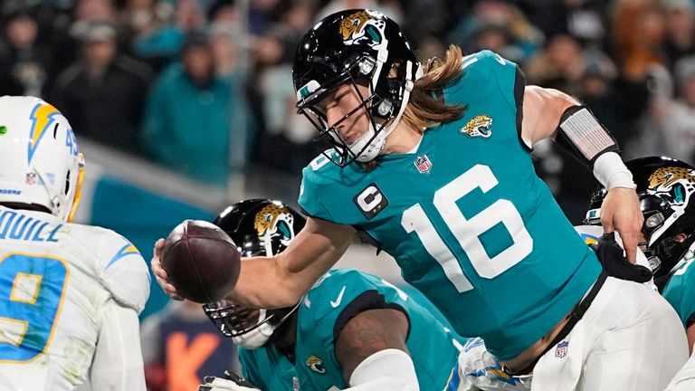 JACKSONVILLE, FL - JANUARY 14: Jacksonville Jaguars cornerback Tre Herndon  (37) runs with the ball during the game between the Los Angeles Chargers  and the Jacksonville Jaguars on January 14, 2023 at