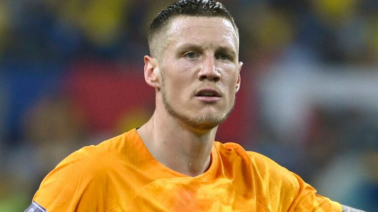 Wout WEGHORST (NED), gesture, gives instructions, action, single image, cropped single motif, half figure, half figure, Game 19, Group A Netherlands (NED) - Ecuador (ECU) 1-1 on November 25th, 2022, Khalifa International Stadium. Soccer World Cup 20122 in Qatar from 20.11. - 18.12.2022 ? Photo by: Frank Hoermann/SVEN SIMON/picture-alliance/dpa/AP Images