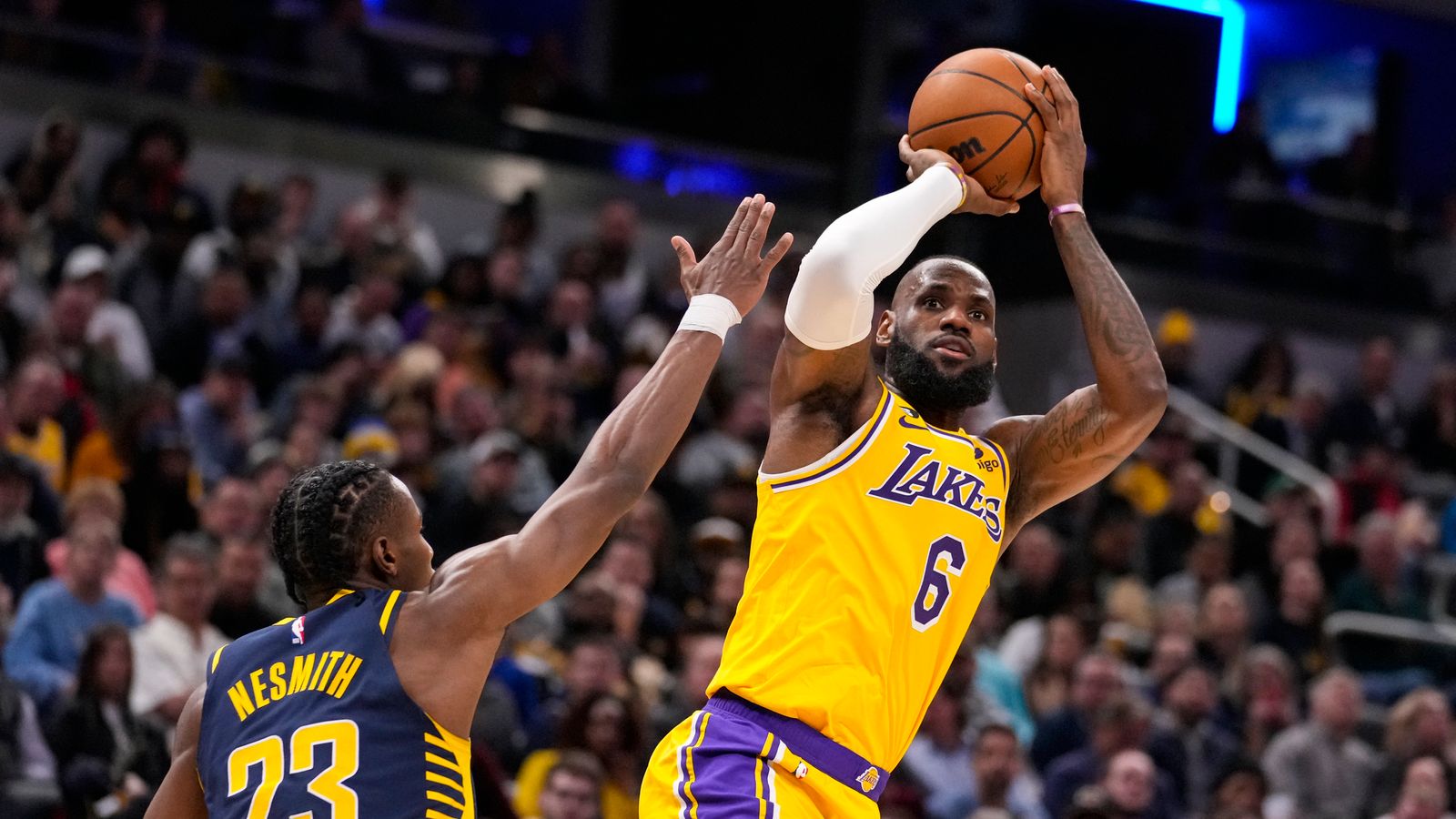 Lebron James continues to delight fans as he edges closer to Kareem  Abdul-Jabbar's all time record after scoring 26 points for the Lakers.